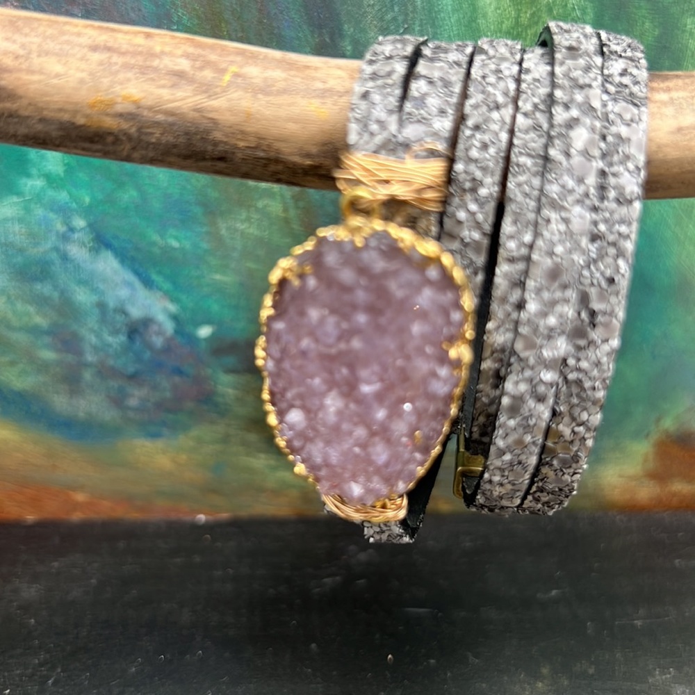 Handmade leather wrap bracelet with magnetic clasp. - Picture 6 of 8